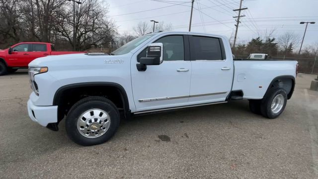 New 2026 Chevrolet Silverado 3500 High Country w/ Technology Package AWD/4WD image 6