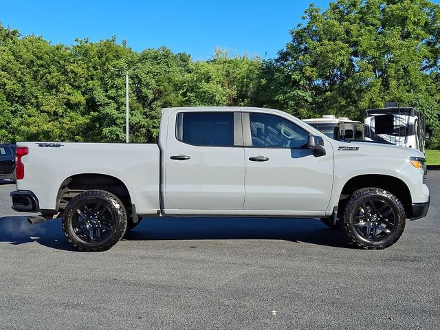 Used 2024 Chevrolet Silverado 1500 Custom Trail Boss w/ Dark Appearance Package AWD/4WD image 10