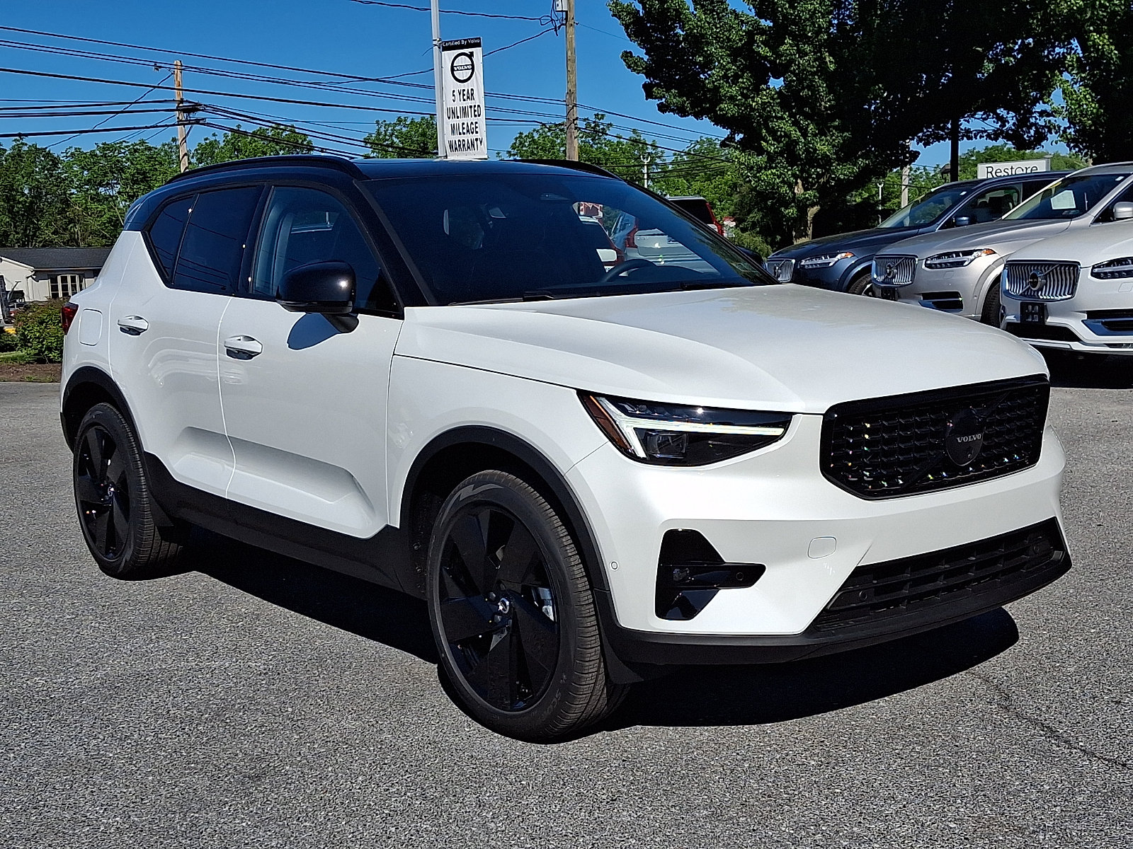 New 2026 Volvo XC40 B5 Ultra w/ Climate Package