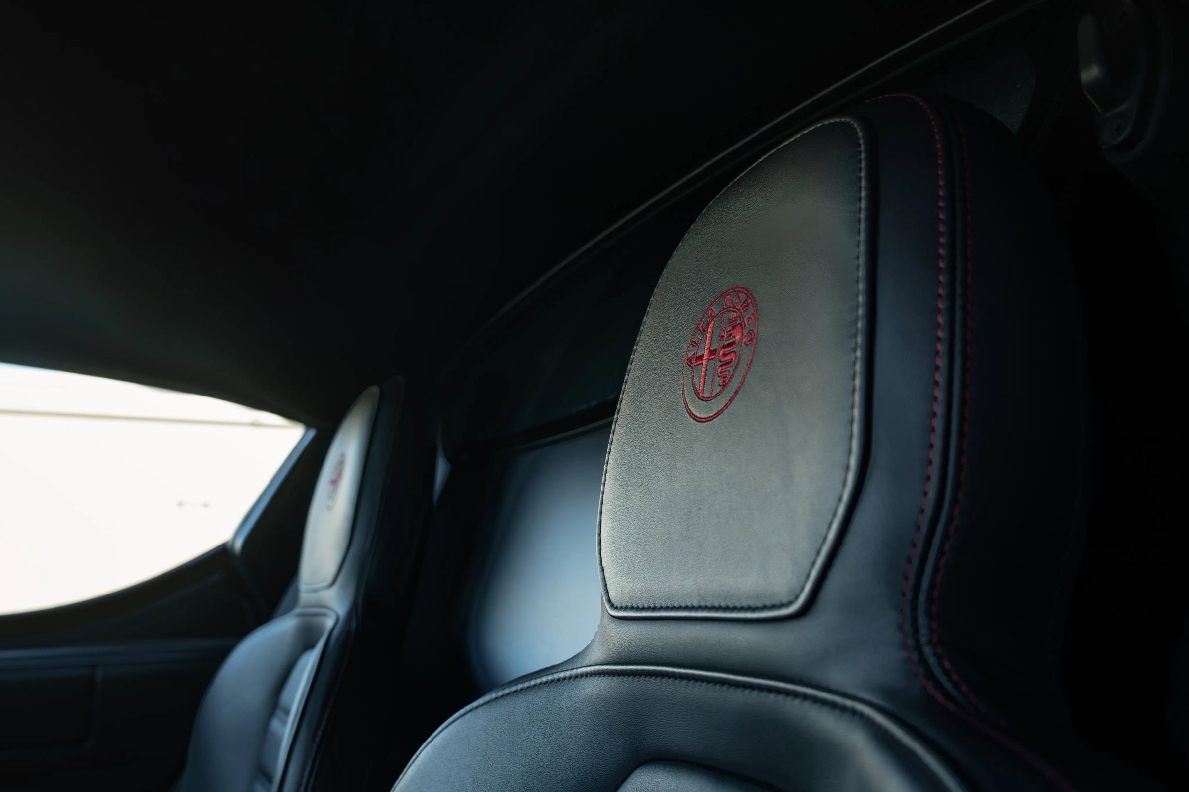 Used 2015 Alfa Romeo 4C Coupe w/ Leather Interior Group RWD image 16