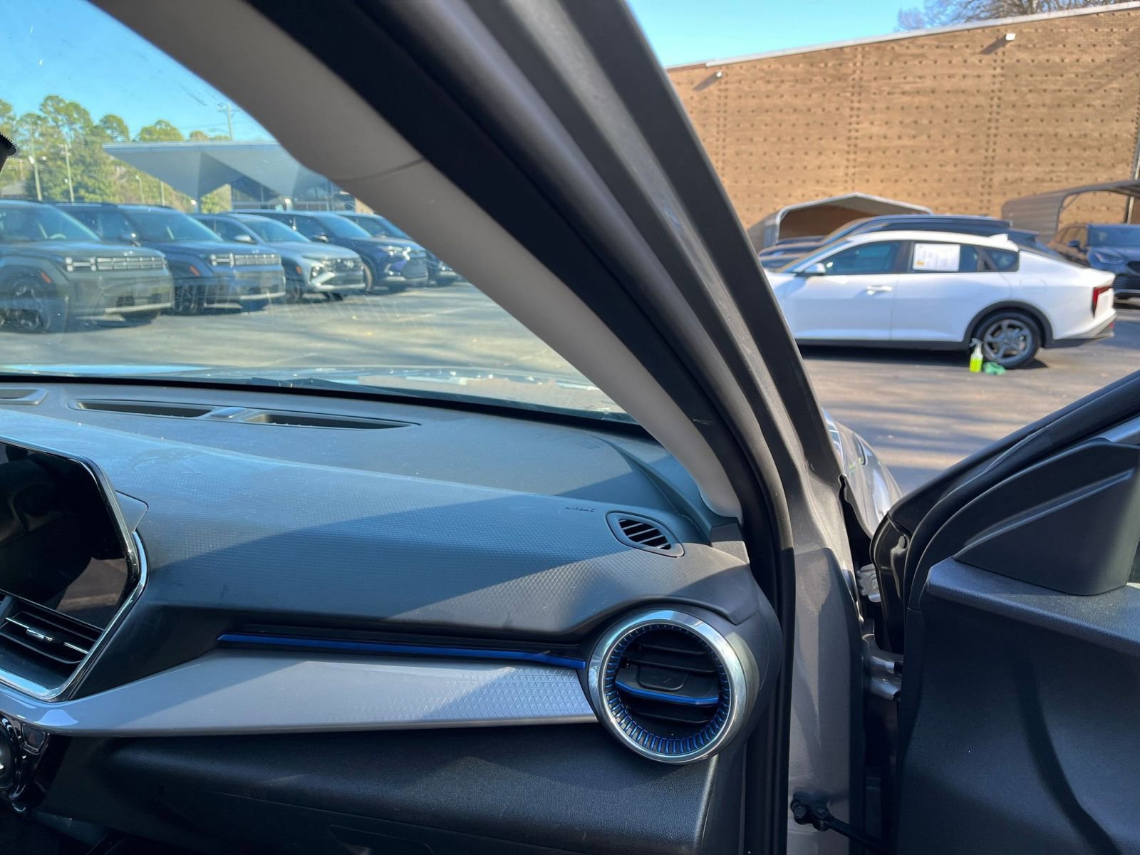 Used 2025 Chevrolet Trax LT w/ LT Convenience Package image 33