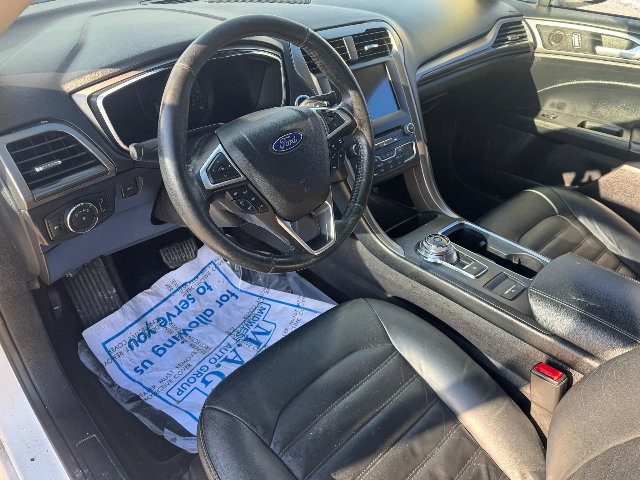 Used 2017 Ford Fusion SE w/ Fusion SE Technology Package image 12