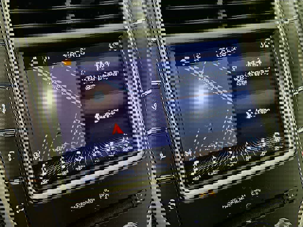 Used 2019 Lincoln Nautilus Select image 17