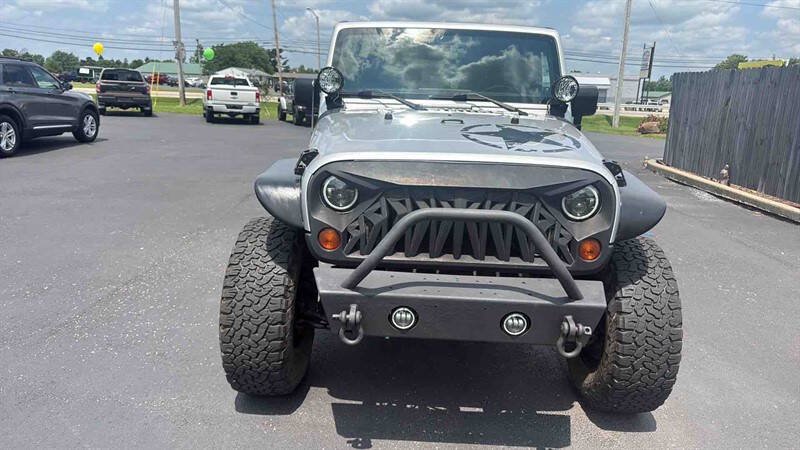 Used 2012 Jeep Wrangler Unlimited Rubicon AWD/4WD image 3
