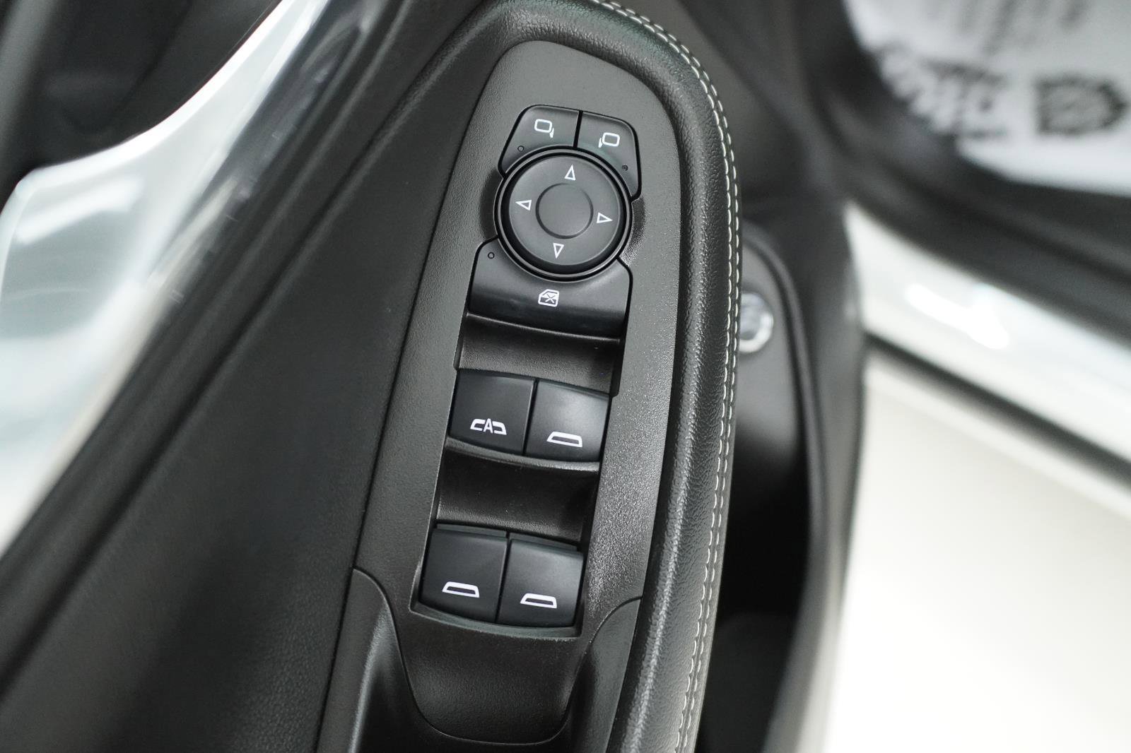 Used 2025 Buick Encore GX Avenir w/ Avenir Technology Package FWD image 16