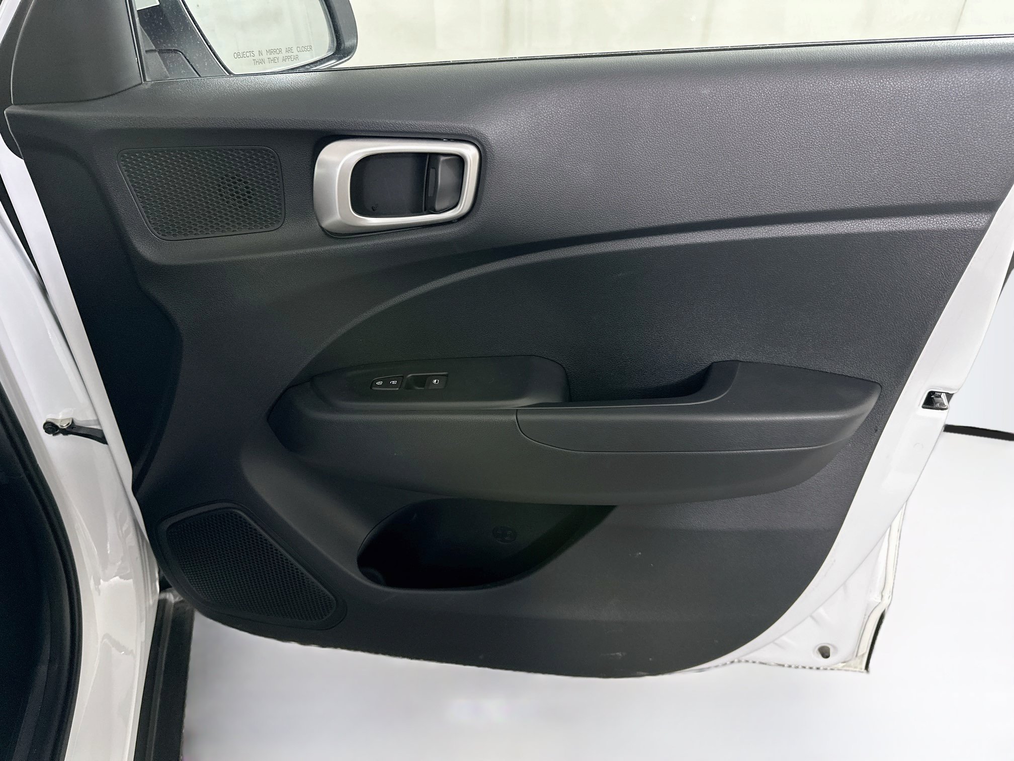 Used 2025 Hyundai Venue SEL FWD image 31