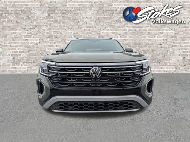 Certified 2025 Volkswagen Atlas Peak Edition SE image 9