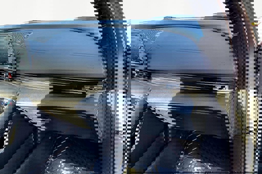 Used 2025 Hyundai Elantra Sport image 17