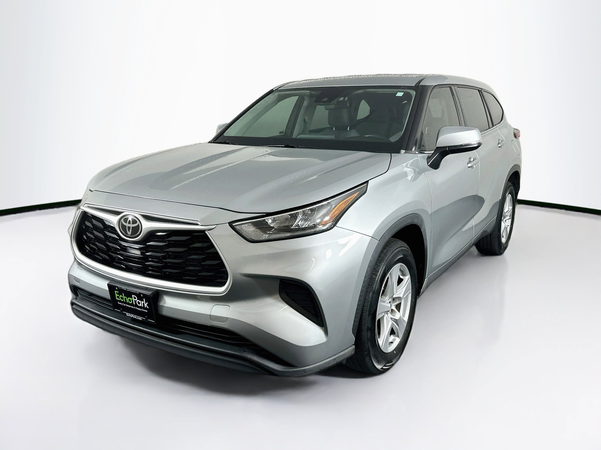 Used 2020 Toyota Highlander L FWD image 3