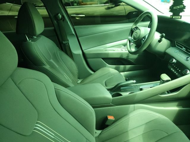 Used 2024 Hyundai Elantra SEL FWD image 3