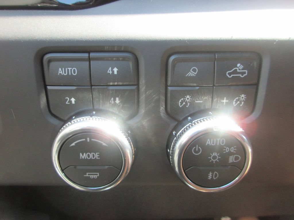 New 2026 GMC Sierra 2500 AT4 w/ AT4 Premium Plus Package AWD/4WD image 18