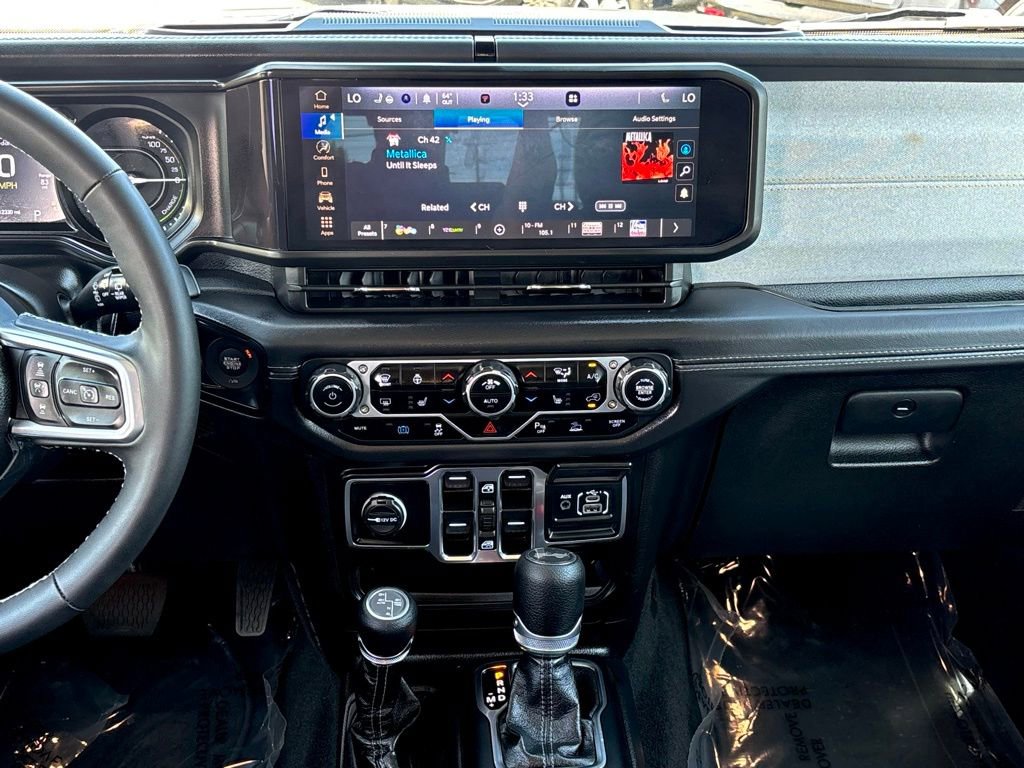 Used 2025 Jeep Wrangler Unlimited Sahara w/ Safety Group image 23