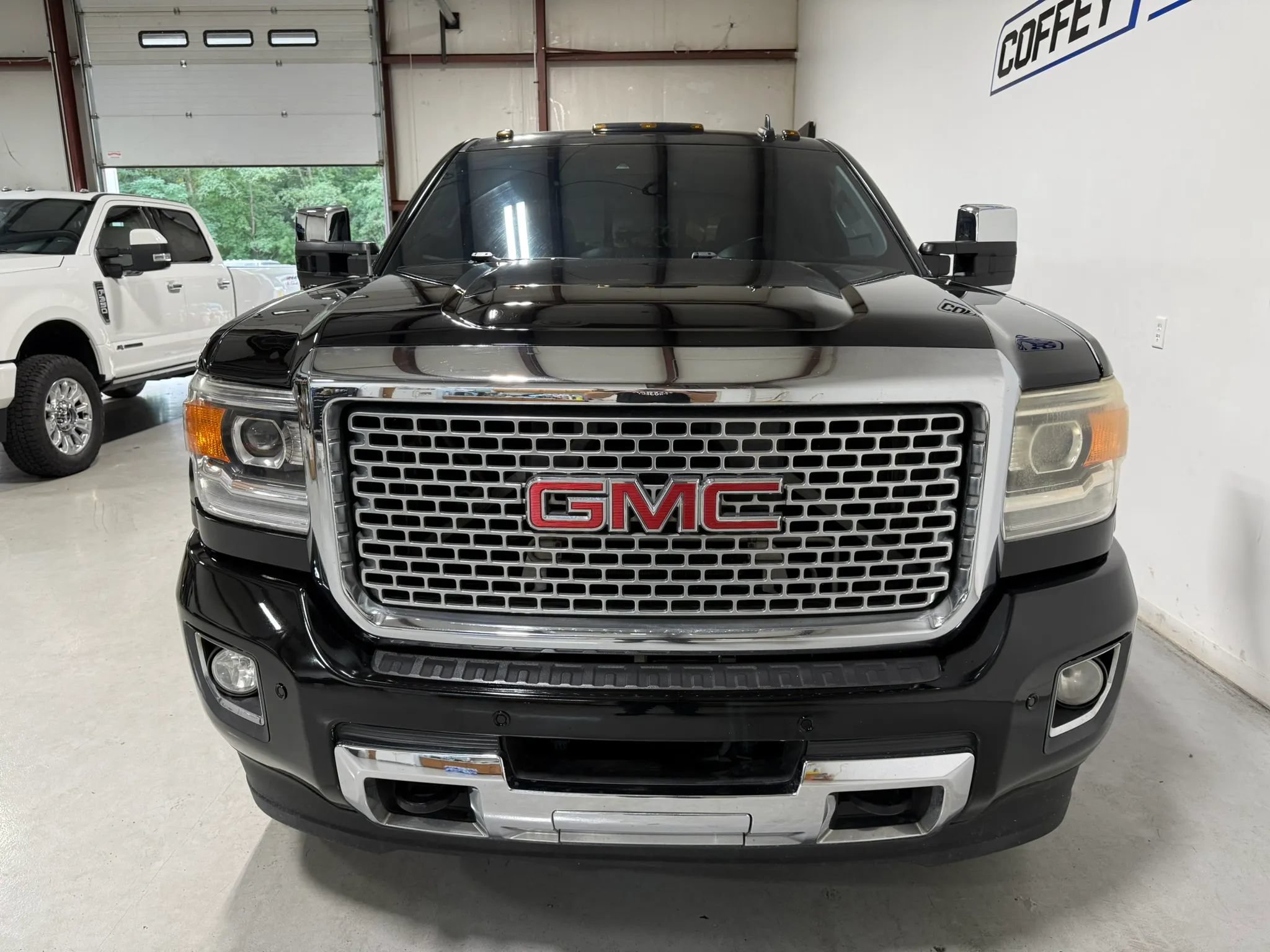 Used 2016 GMC Sierra 2500 Denali w/ Duramax Plus Package AWD/4WD image 9