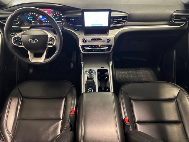 Used 2022 Ford Explorer XLT w/ Equipment Group 202A AWD/4WD image 4
