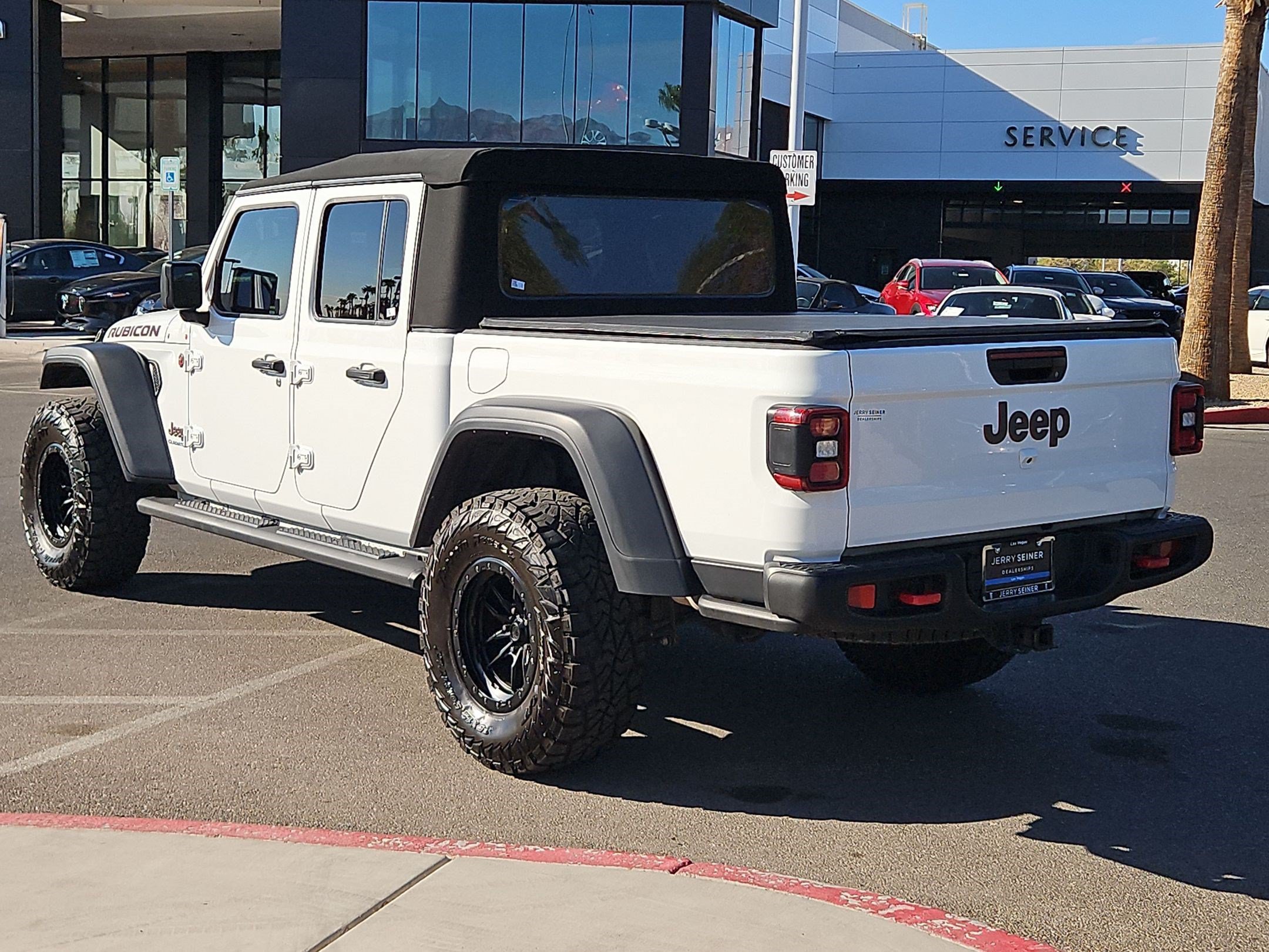 Used 2022 Jeep Gladiator Rubicon w/ Cold Weather Group AWD/4WD image 3