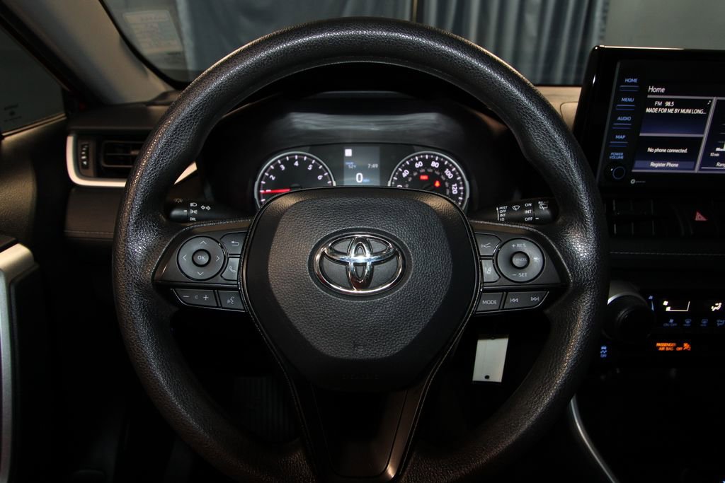 Used 2022 Toyota RAV4 LE image 10
