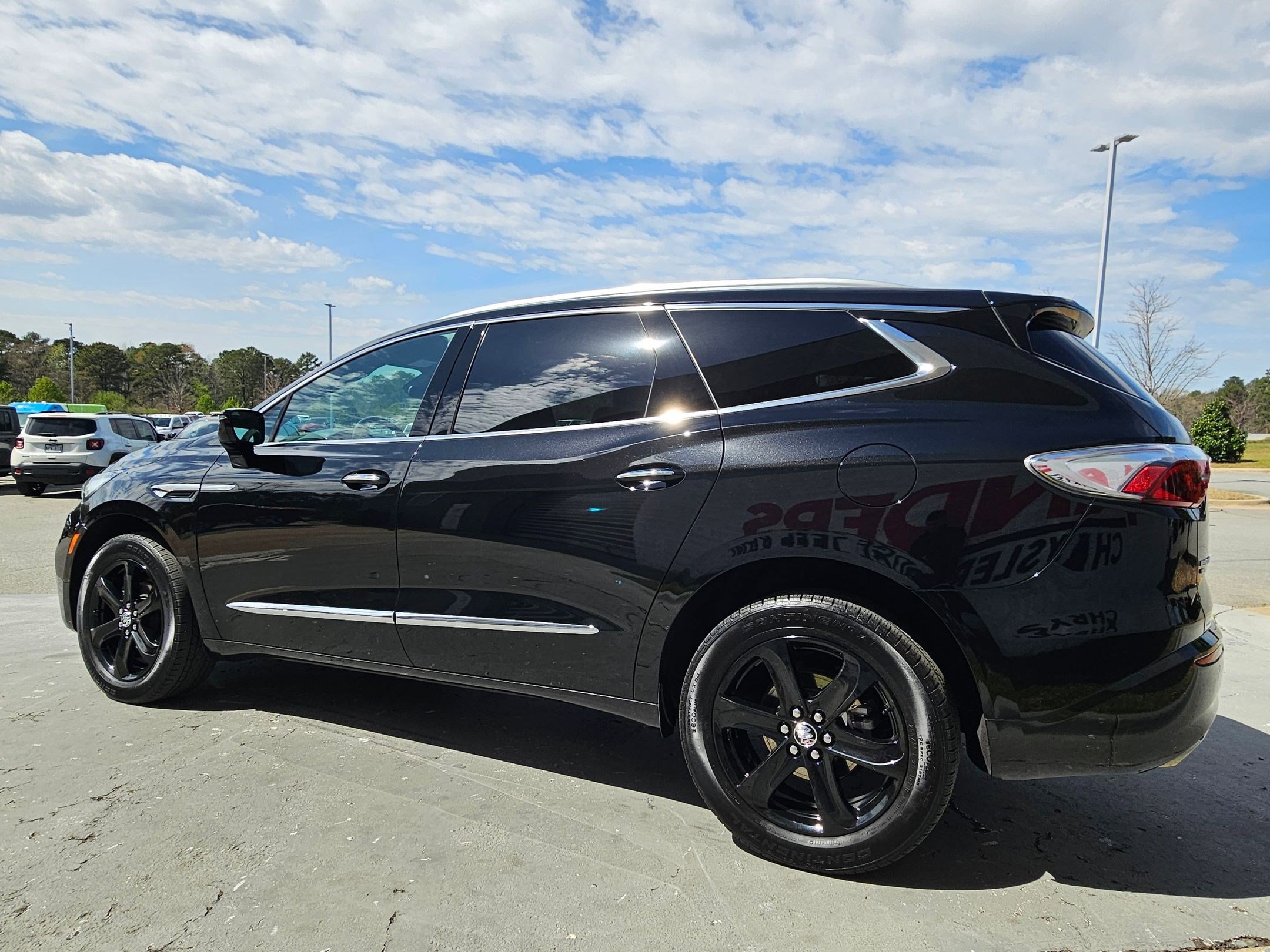 Used 2023 Buick Enclave Essence w/ Experience Buick Package image 5