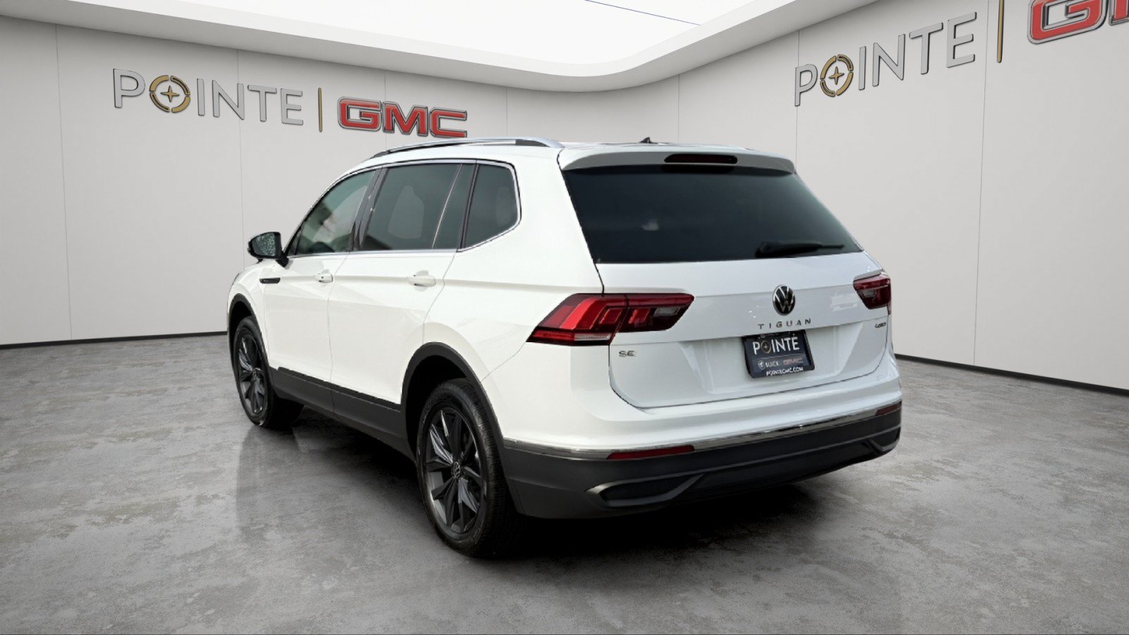 Used 2024 Volkswagen Tiguan SE AWD/4WD image 5