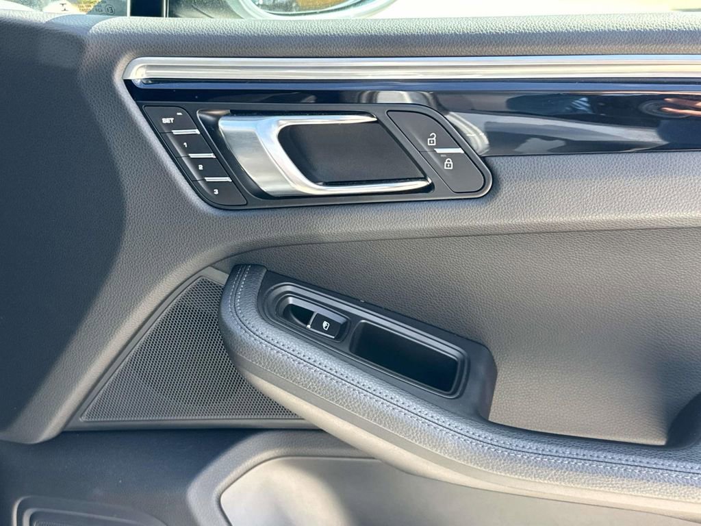 Certified 2021 Porsche Macan image 20