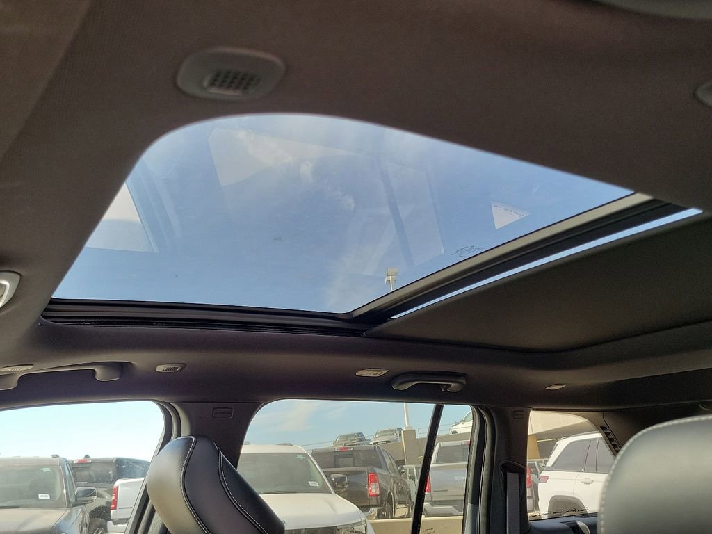 New 2025 Jeep Grand Cherokee Limited w/ Black Appearance Package image 9