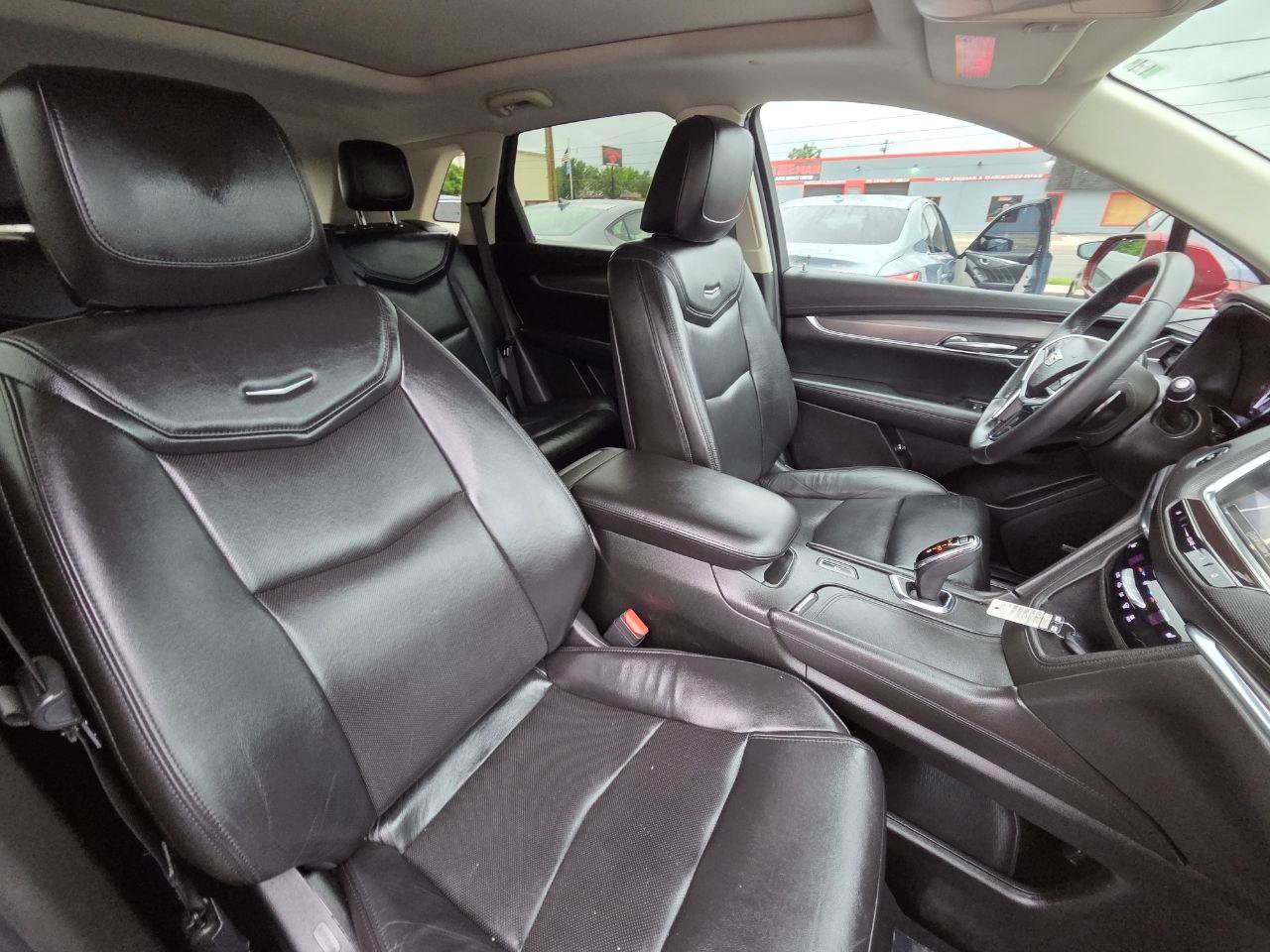 Used 2017 Cadillac XT5 Luxury w/ Driver Awareness Package FWD image 18