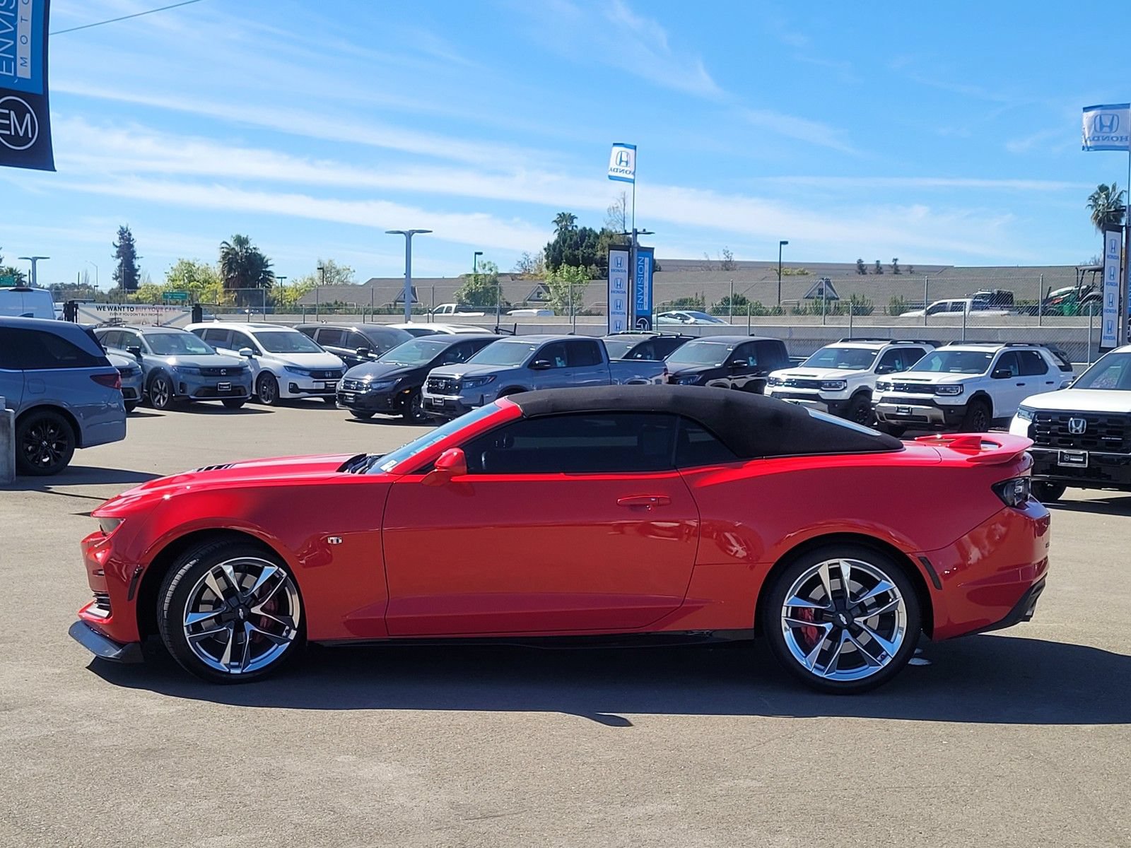 Used 2021 Chevrolet Camaro SS RWD image 8