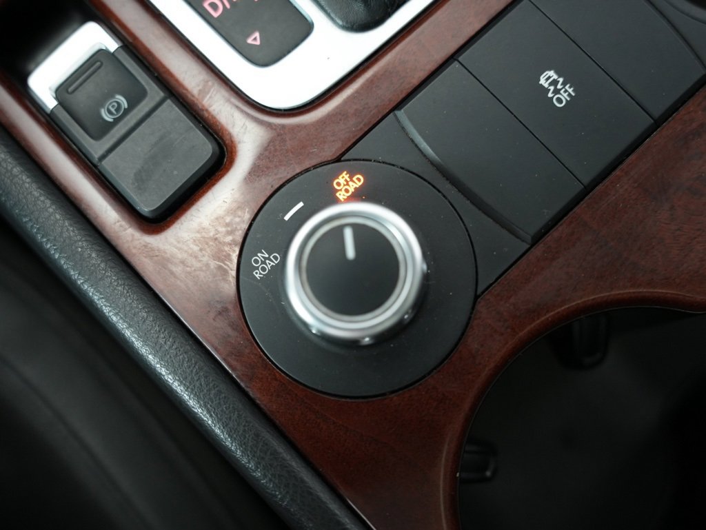 Used 2013 Volkswagen Touareg VR6 image 33