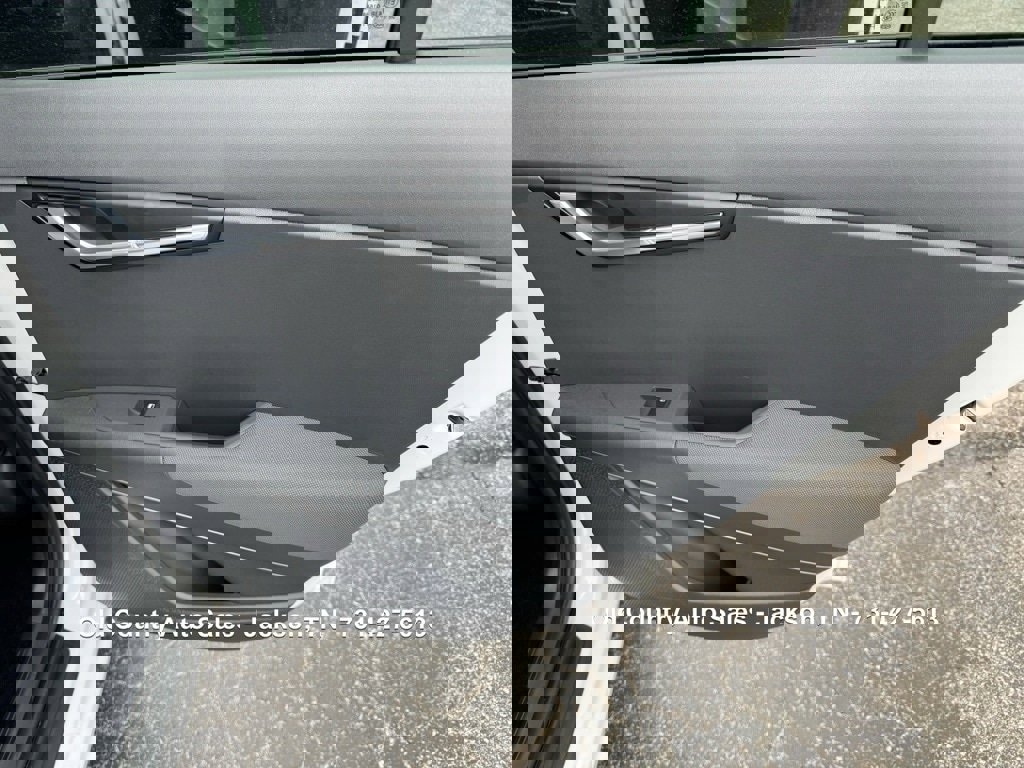 Used 2023 Kia Niro EX Touring image 16