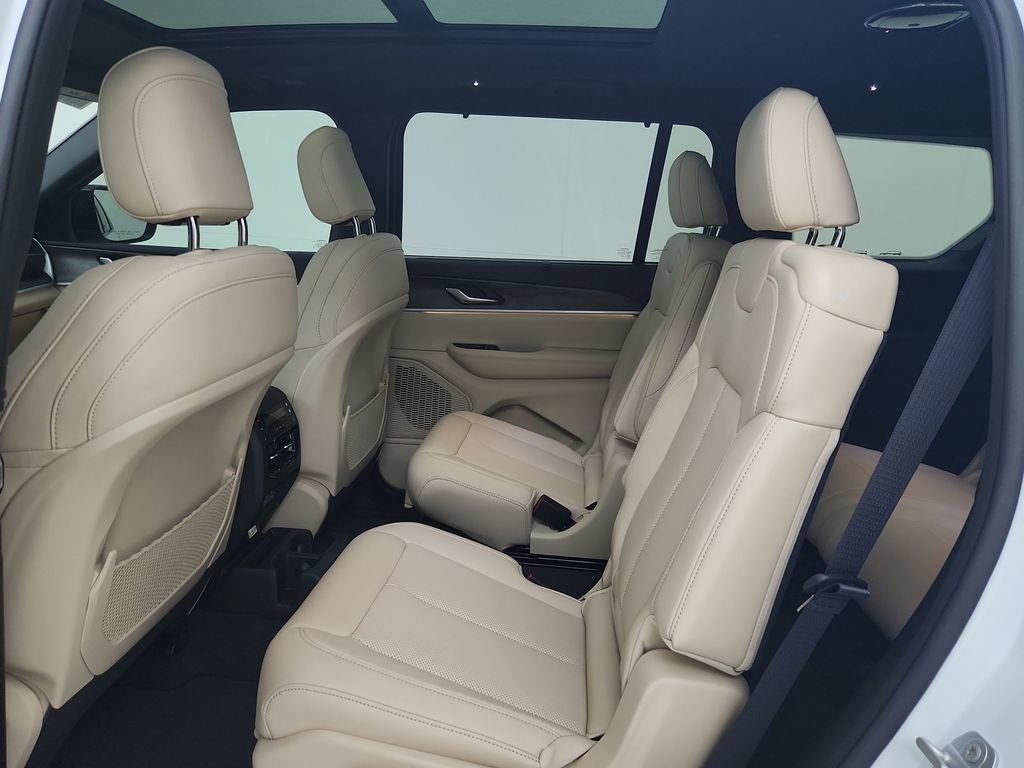 New 2025 Jeep Grand Cherokee L Limited w/ Luxury Tech Group II image 32