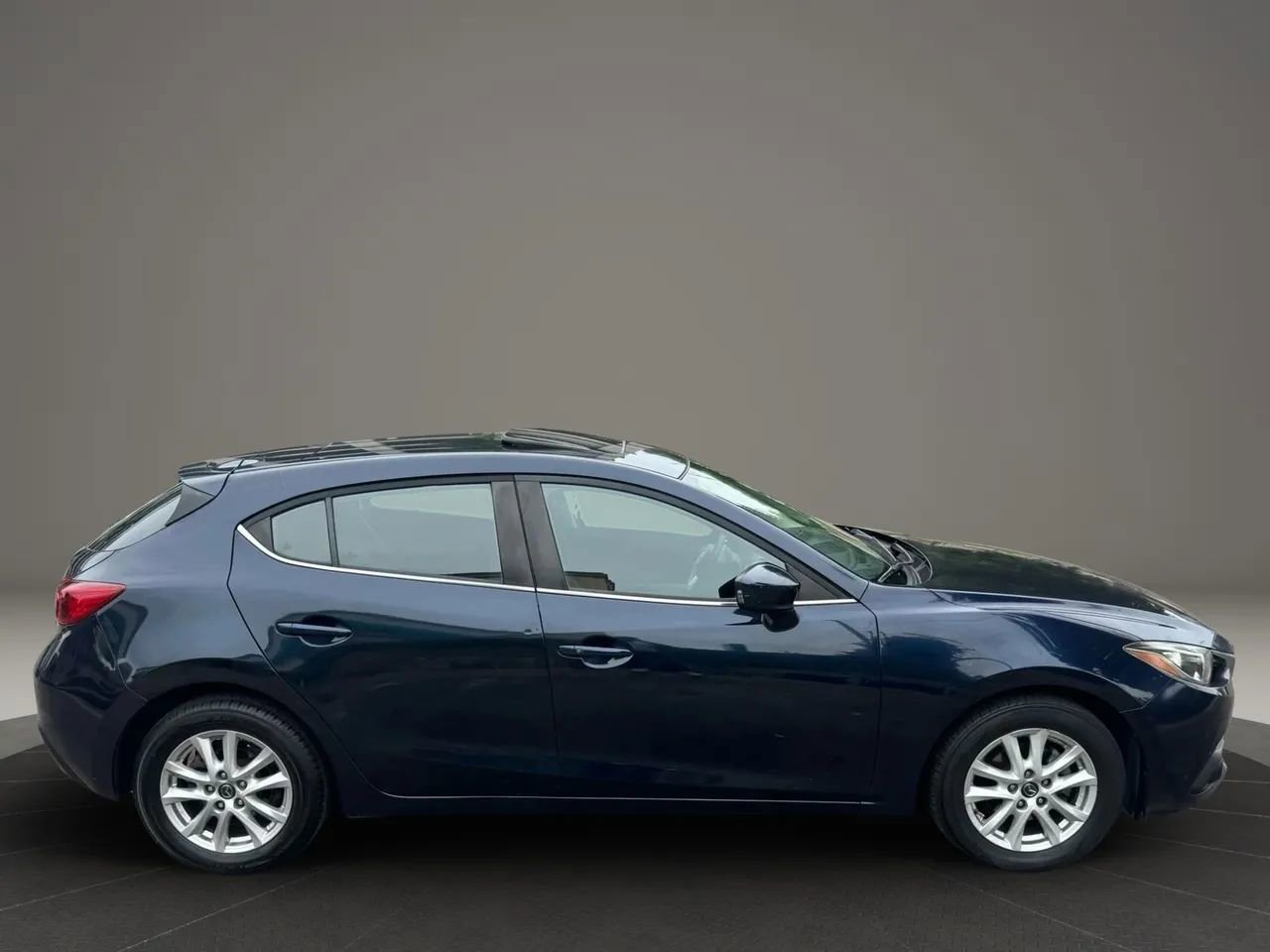 Used 2016 MAZDA MAZDA3 i Touring image 4