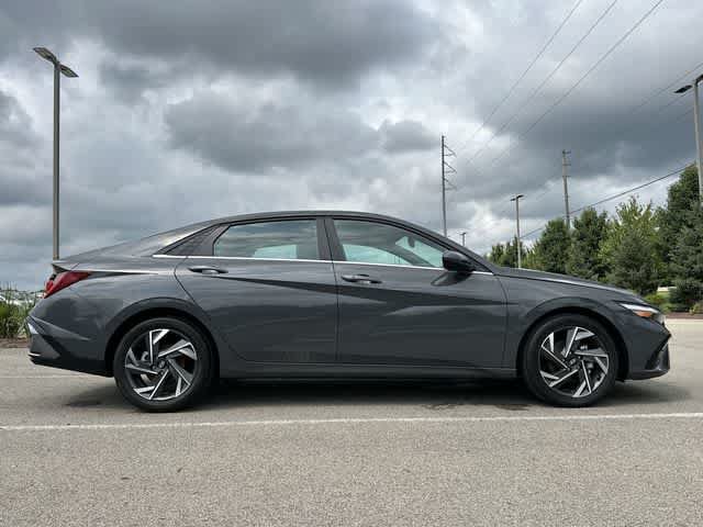 Used 2024 Hyundai Elantra SEL w/ Convenience Package FWD image 3