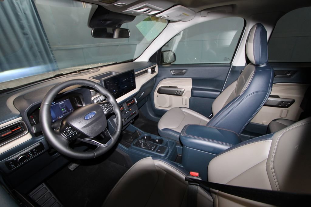 Used 2025 Ford Maverick Lariat AWD/4WD image 2