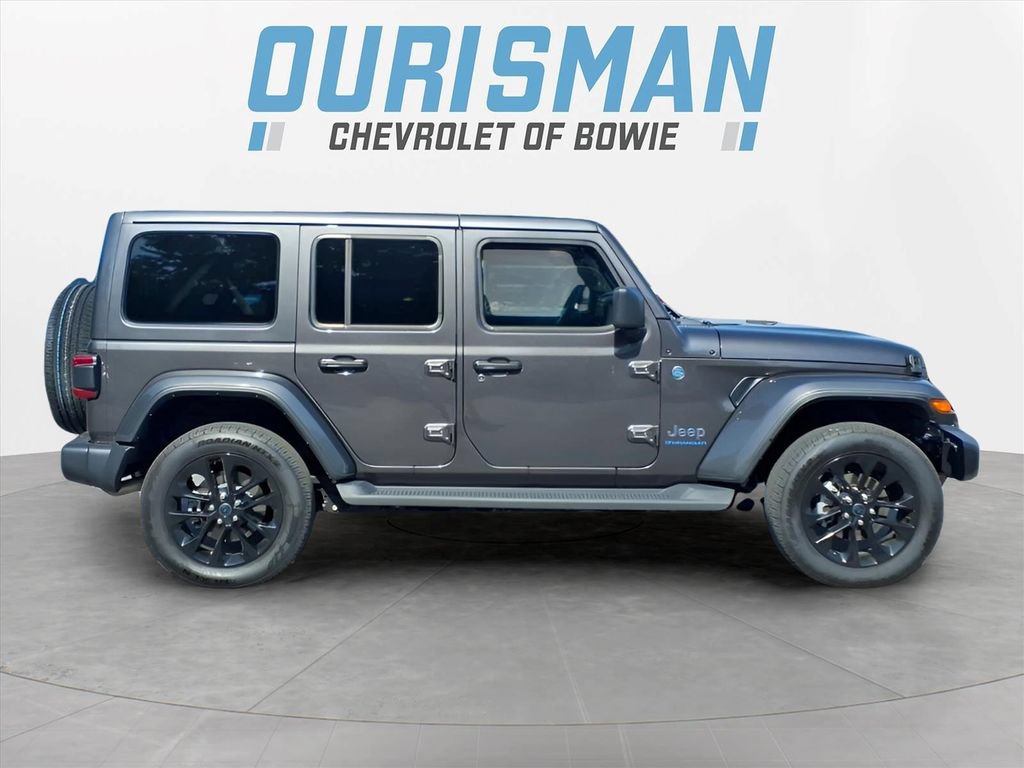 Used 2025 Jeep Wrangler Unlimited Sahara AWD/4WD image 2