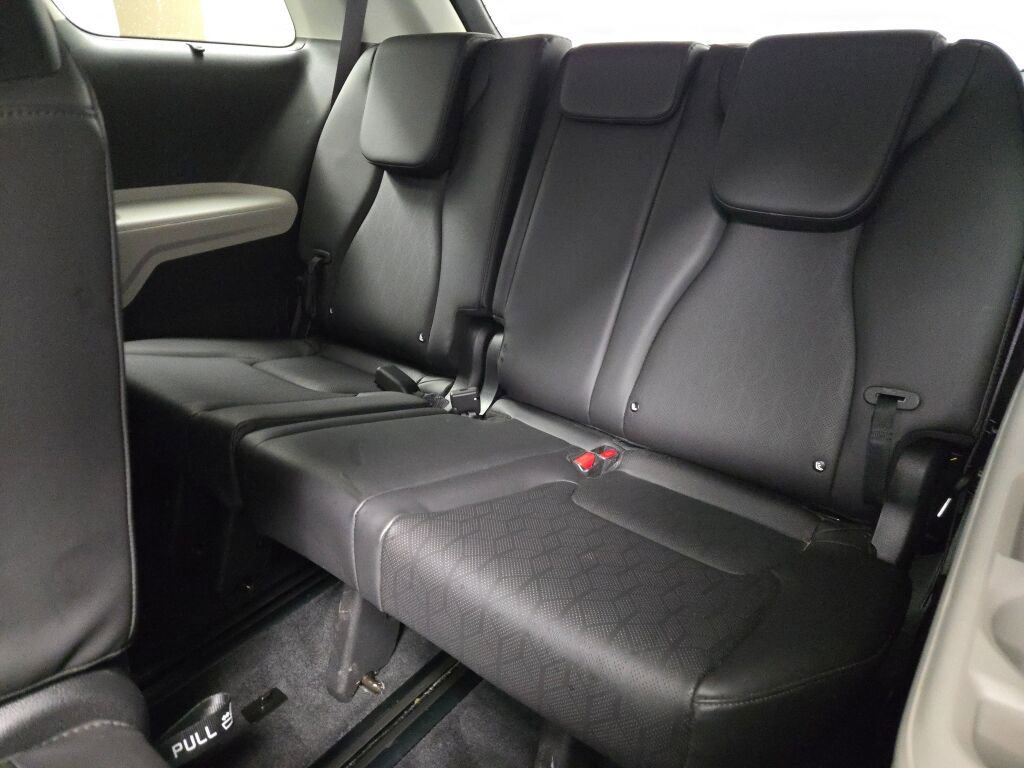 Used 2024 Kia Carnival EX image 21