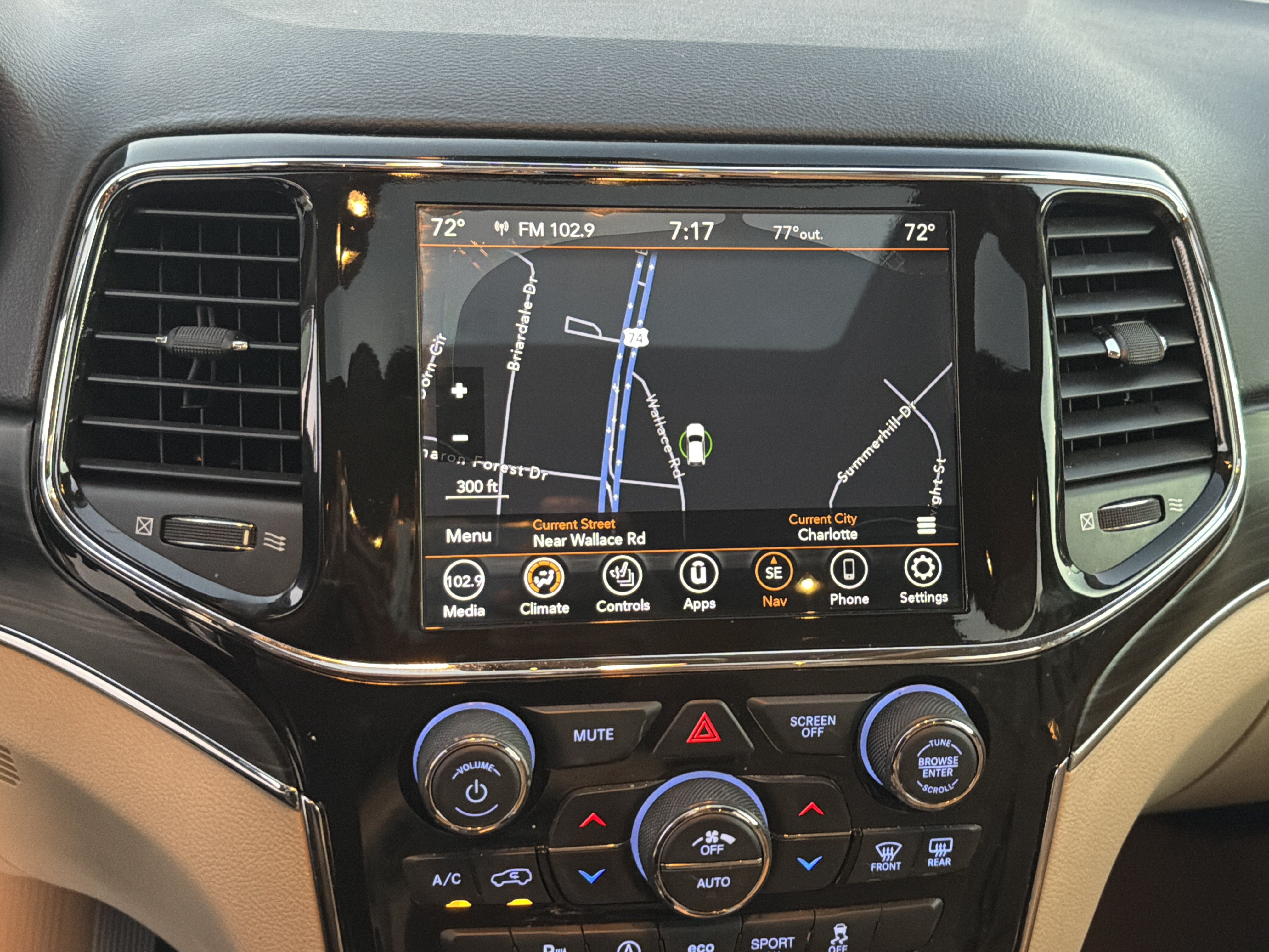 Used 2021 Jeep Grand Cherokee Limited w/ Premium Lighting Group AWD/4WD image 24