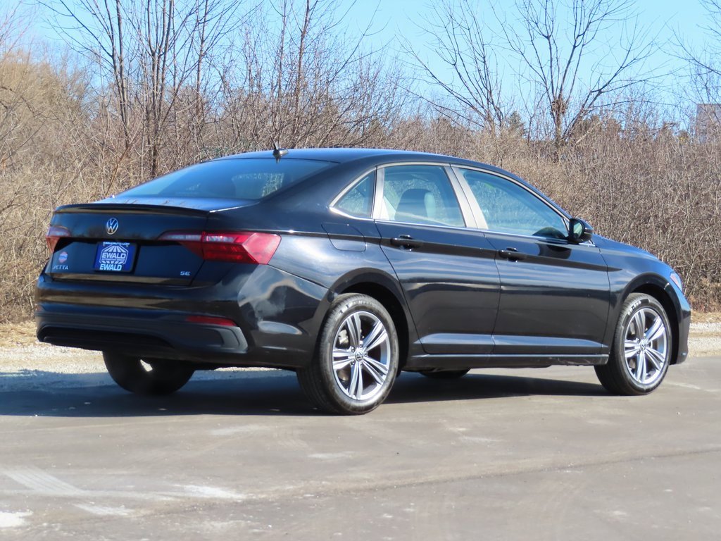 Used 2024 Volkswagen Jetta SE image 3