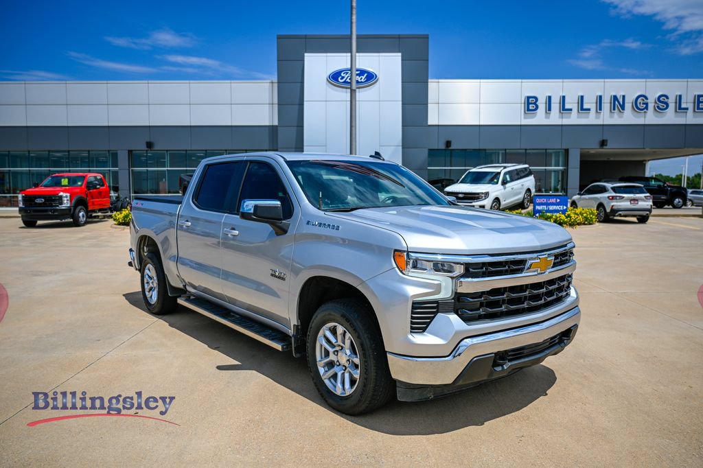 Used 2022 Chevrolet Silverado 1500 LT AWD/4WD image 1