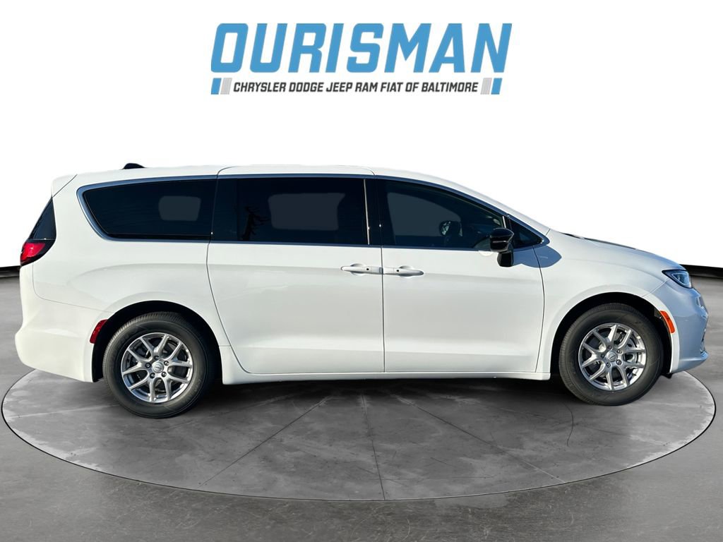 New 2026 Chrysler Pacifica Select image 7