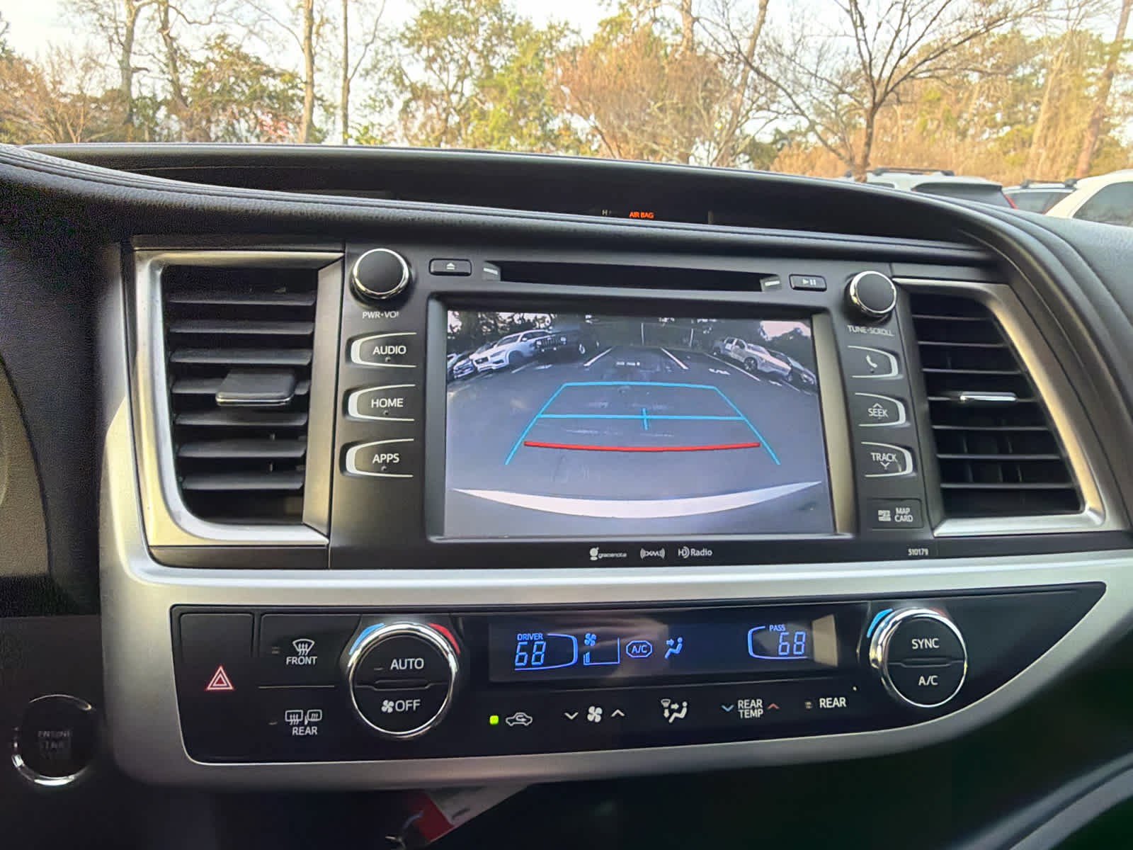 Used 2018 Toyota Highlander SE image 31