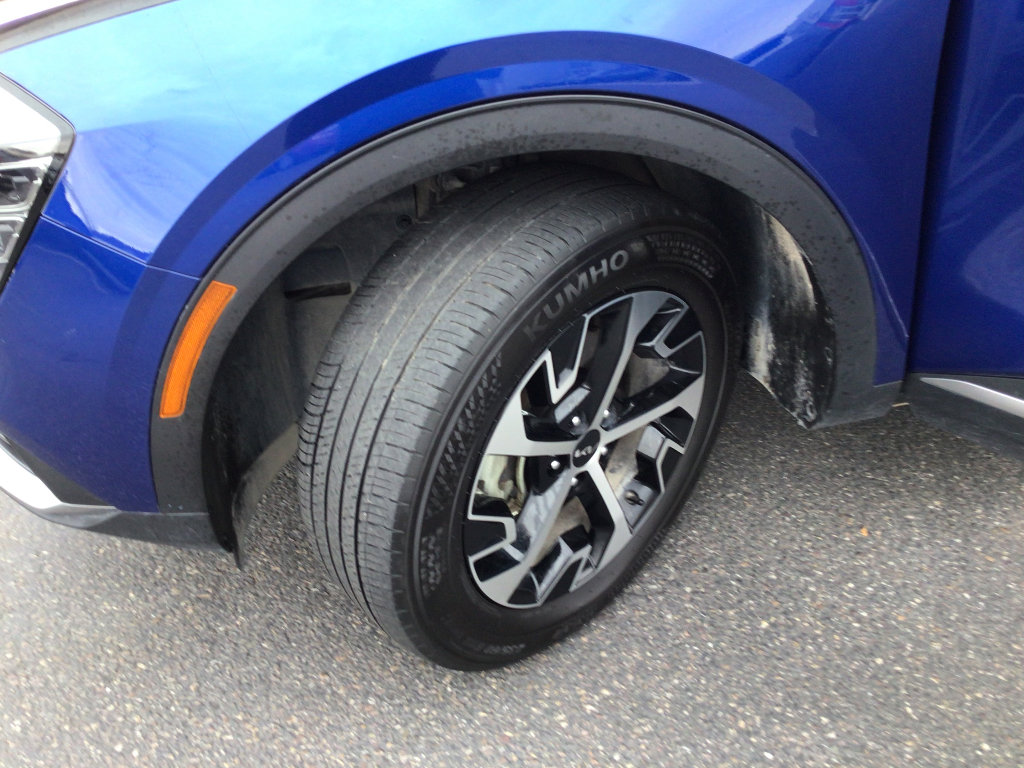 Used 2024 Kia Sportage EX image 16