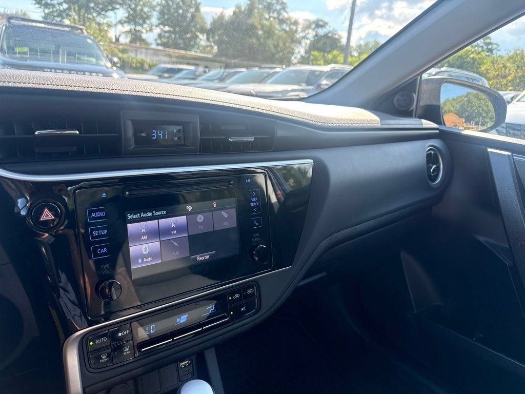 Used 2018 Toyota Corolla LE FWD image 3