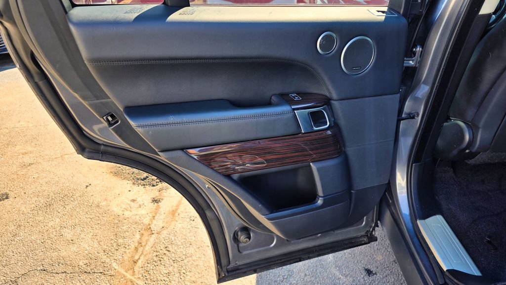 Used 2015 Land Rover Range Rover Supercharged image 38