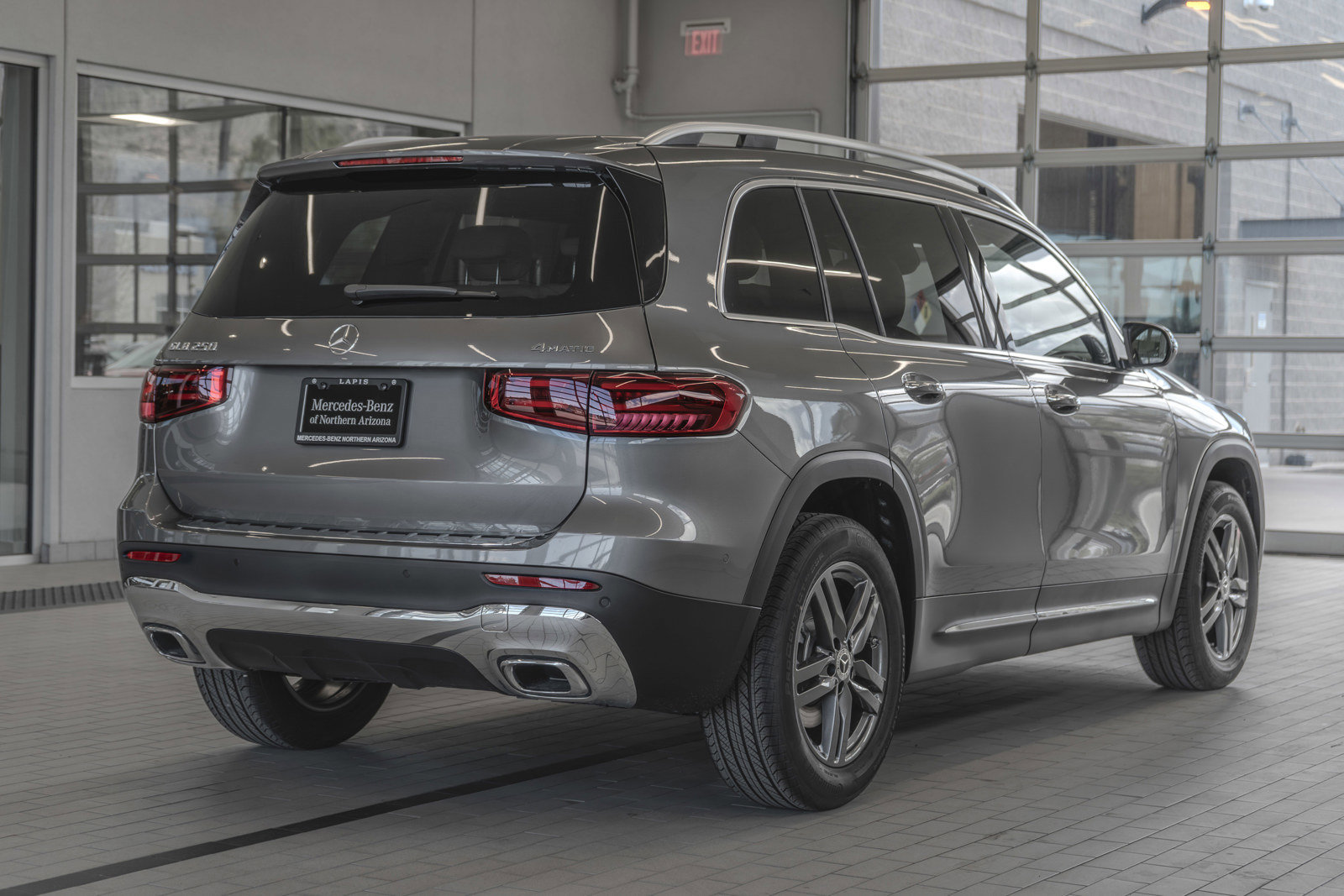 Used 2025 Mercedes-Benz GLB 250 4MATIC image 31