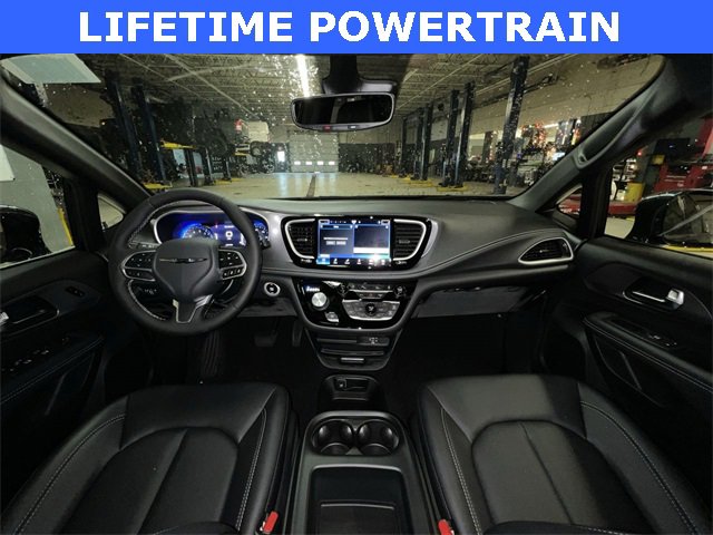 New 2026 Chrysler Pacifica Select image 14
