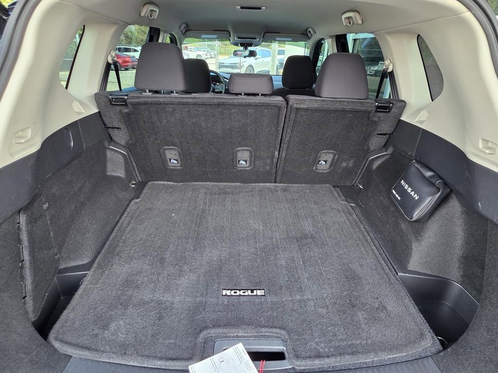 Used 2024 Nissan Rogue S image 11
