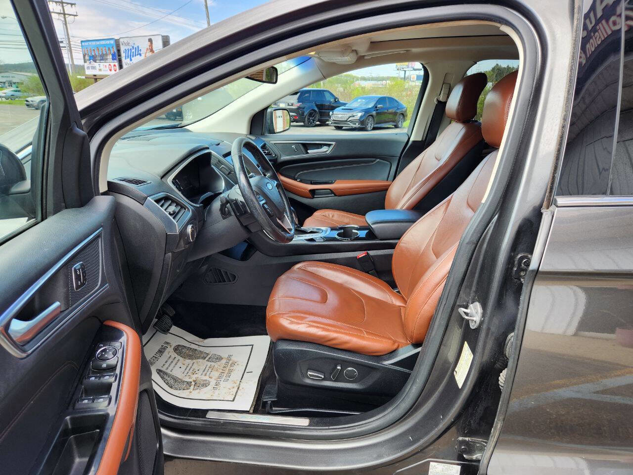 Used 2017 Ford Edge Titanium w/ Equipment Group 301A AWD/4WD image 9