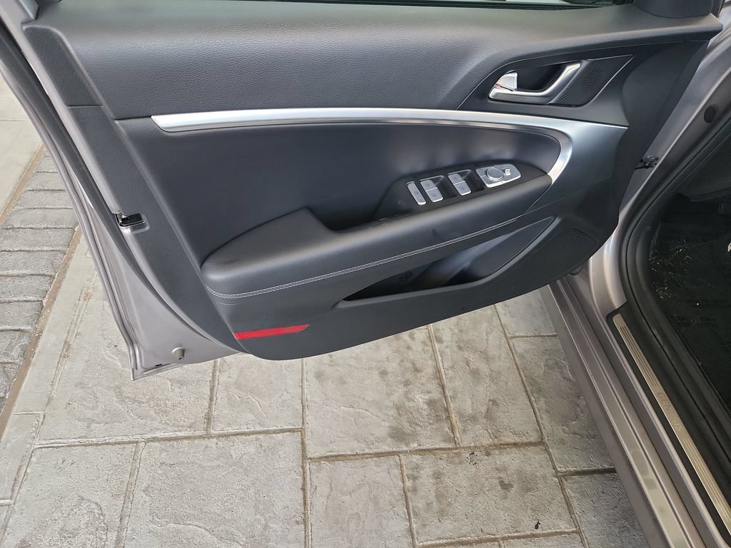 Used 2026 Genesis G70 2.5T RWD image 29