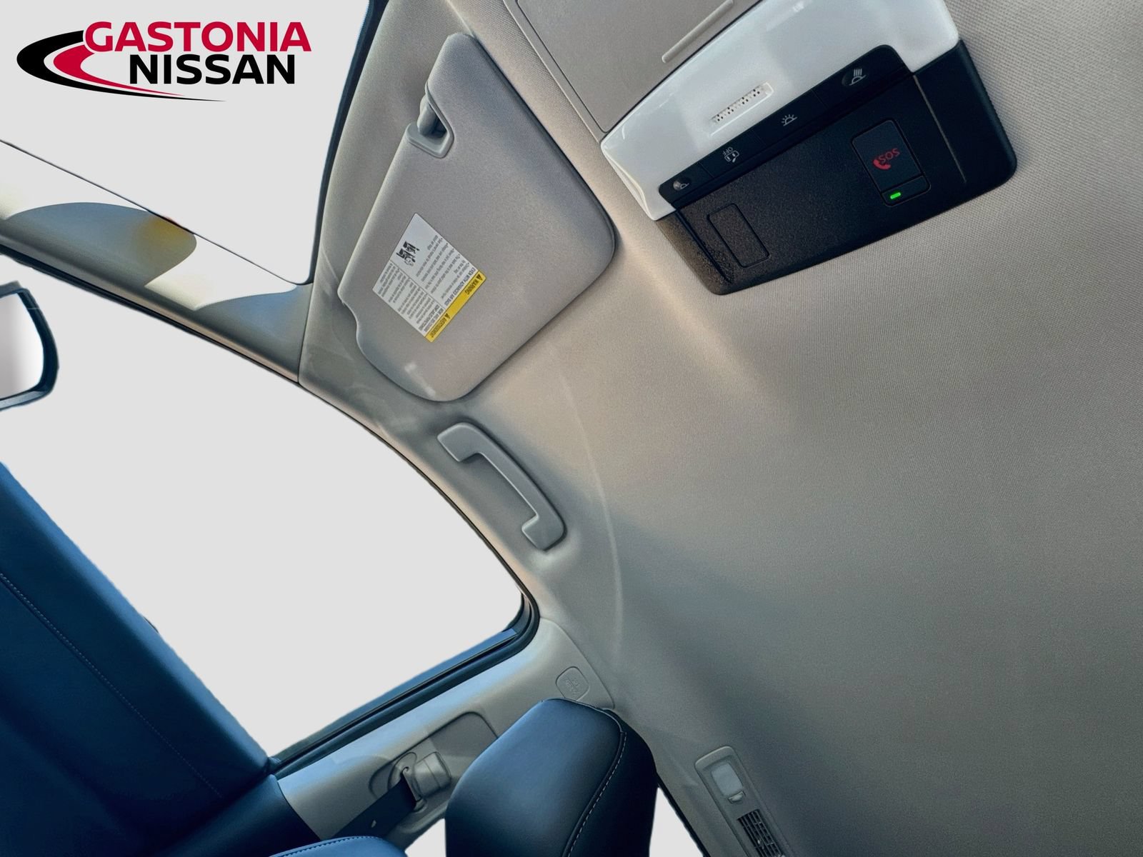 Used 2025 Nissan Pathfinder SL w/ Black Appearance Package FWD image 30