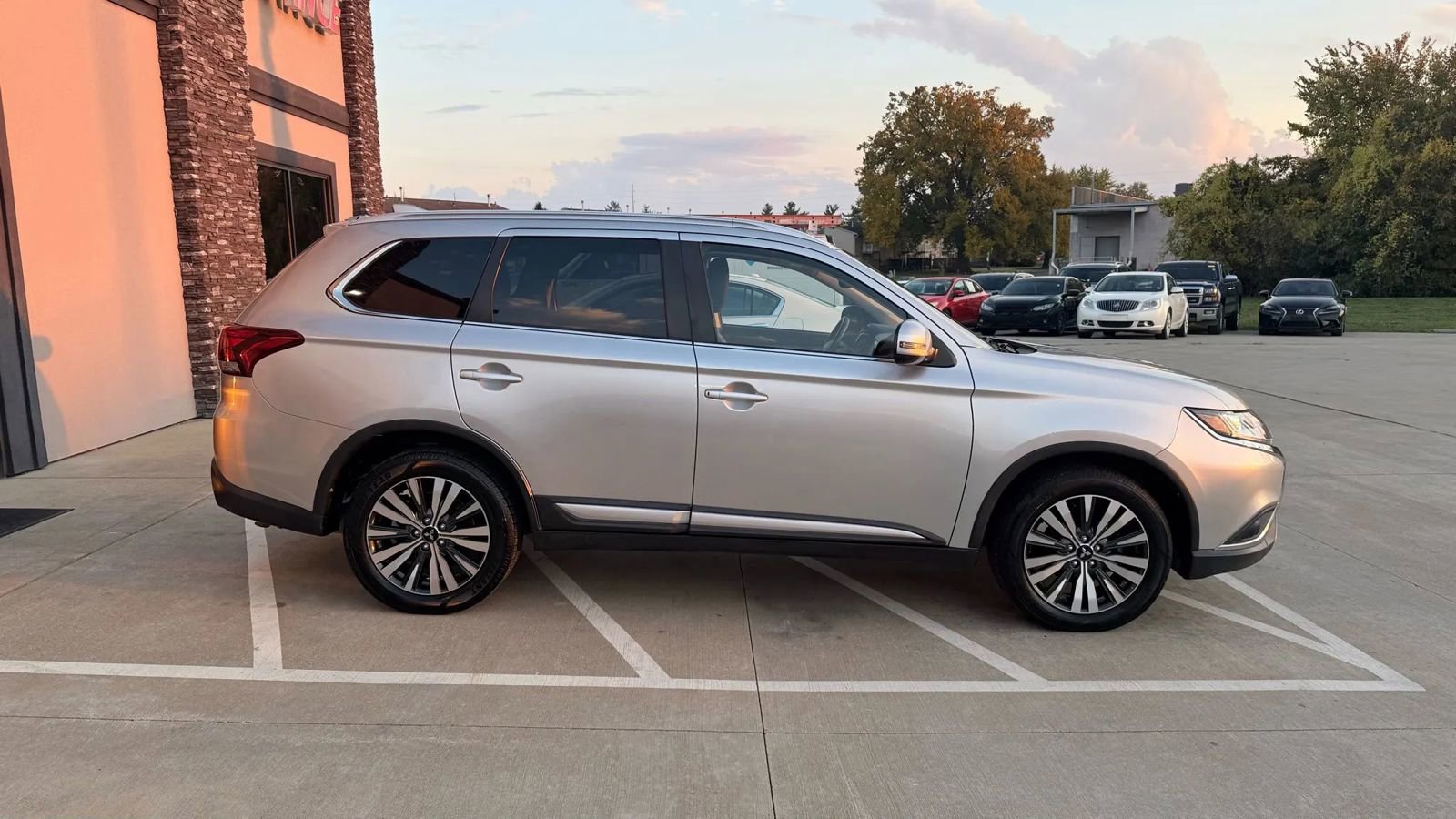 Used 2020 Mitsubishi Outlander SE image 6