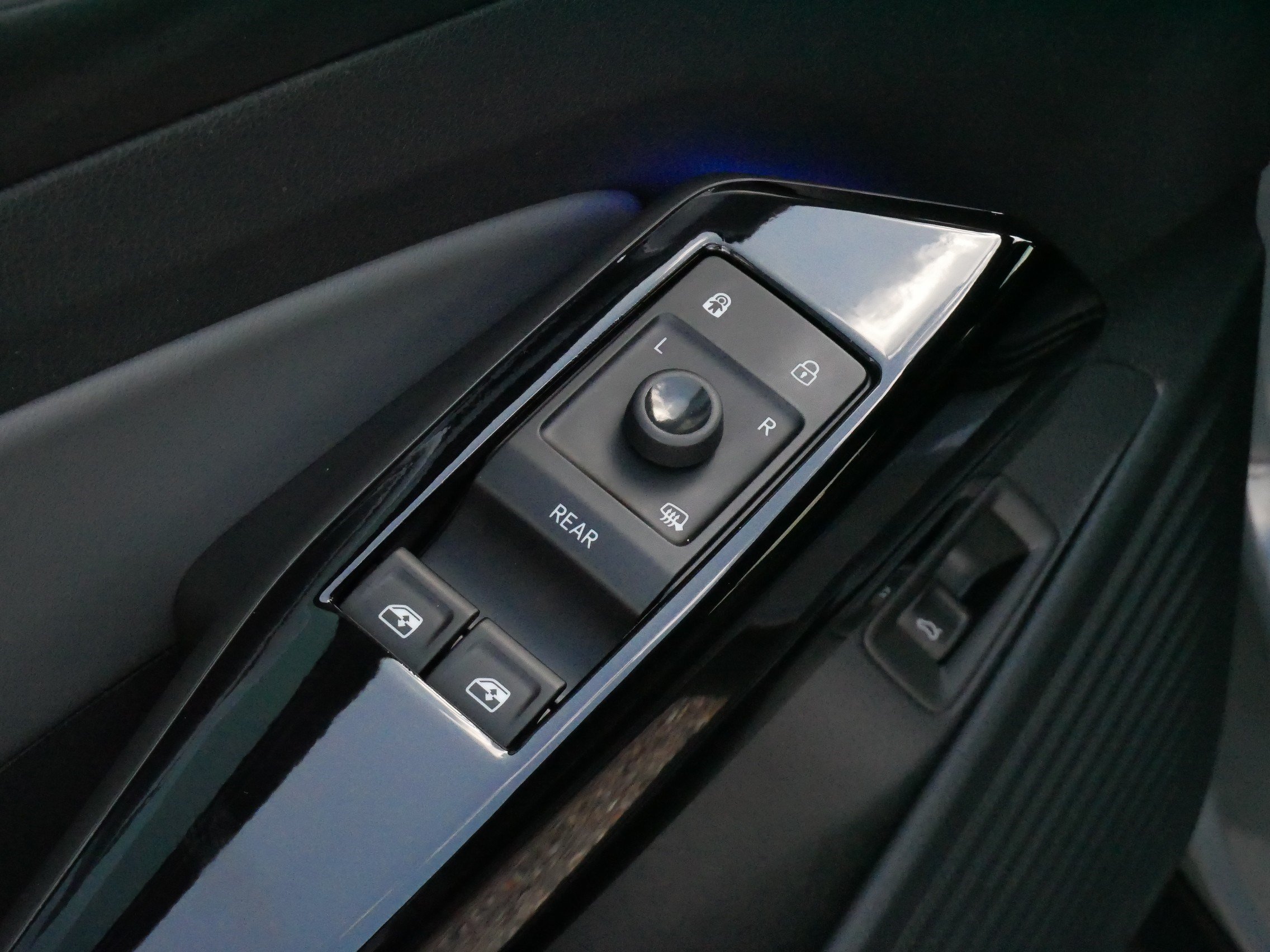 Certified 2023 Volkswagen ID.4 Pro S AWD/4WD image 21
